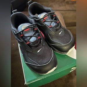 RS puma boy toddler size 9c red & black Like New